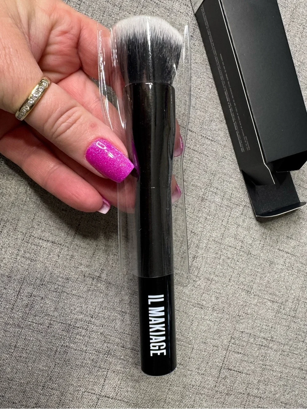 IL Makiage Woke Up Like This Flawless Foundation Color 035 w/ Blending Brush NWT